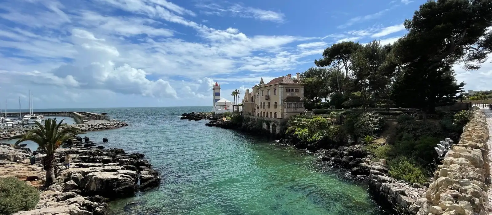 Farol de Santa Marta e a baía de Cascais