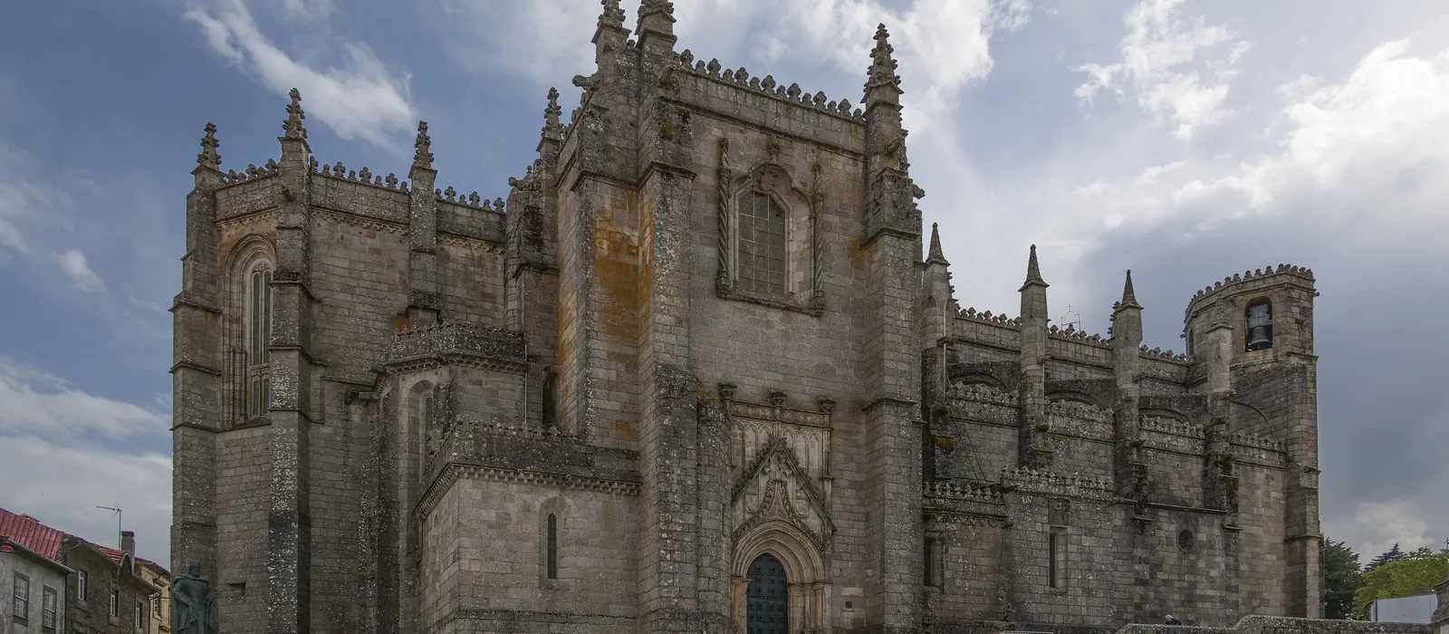 Sé da Guarda e a praça da catedral