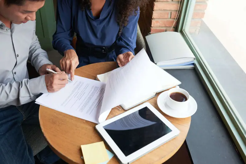 Signing a lease agreement